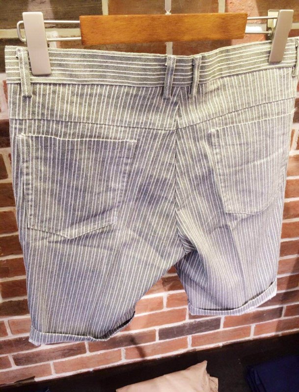 2015年尚购修身竖条短裤